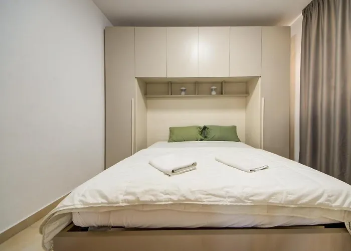 Sea View Two Bedroom - Sleep 6 Apartment