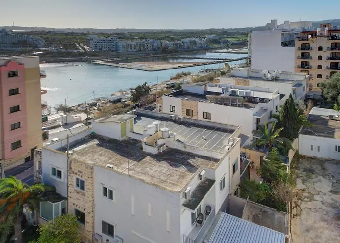 Sea View Two Bedroom - Sleep 6