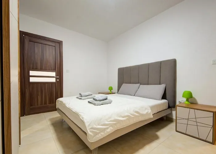 Sea View Two Bedroom - Sleep 6 Apartment