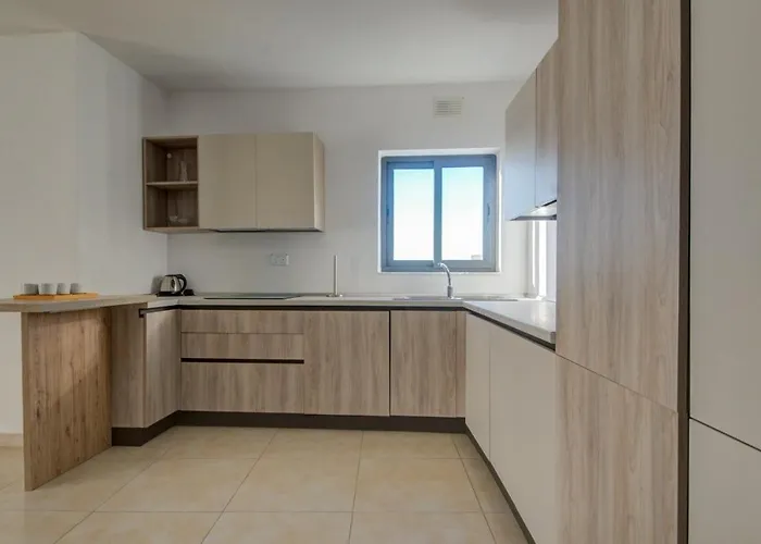 Sea View Two Bedroom - Sleep 6 *