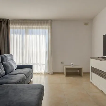 Sea View 2br - Large Balcony In Qawra *