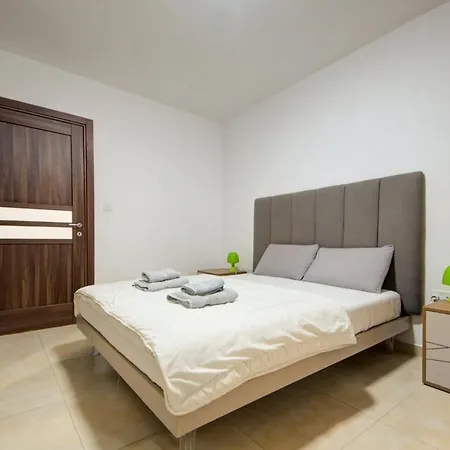 Sea View 2br - Large Balcony In Qawra 아파트