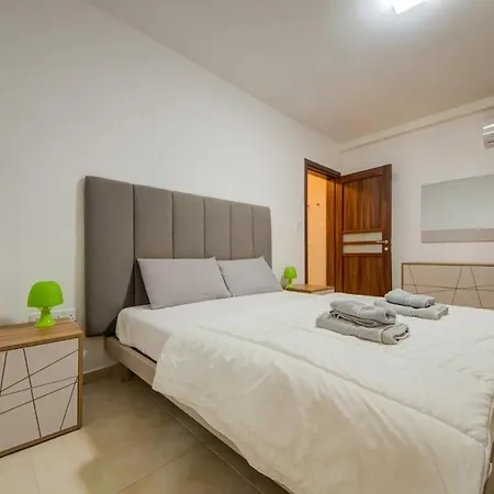 Sea View 2br - Large Balcony In Qawra