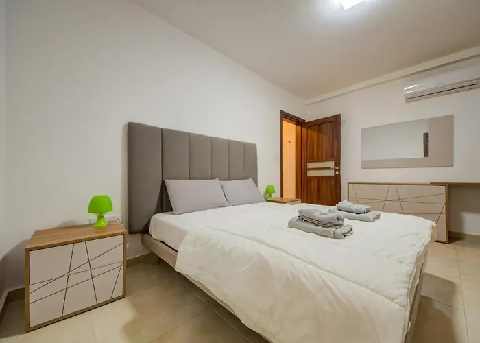 Sea View Two Bedroom - Sleep 6